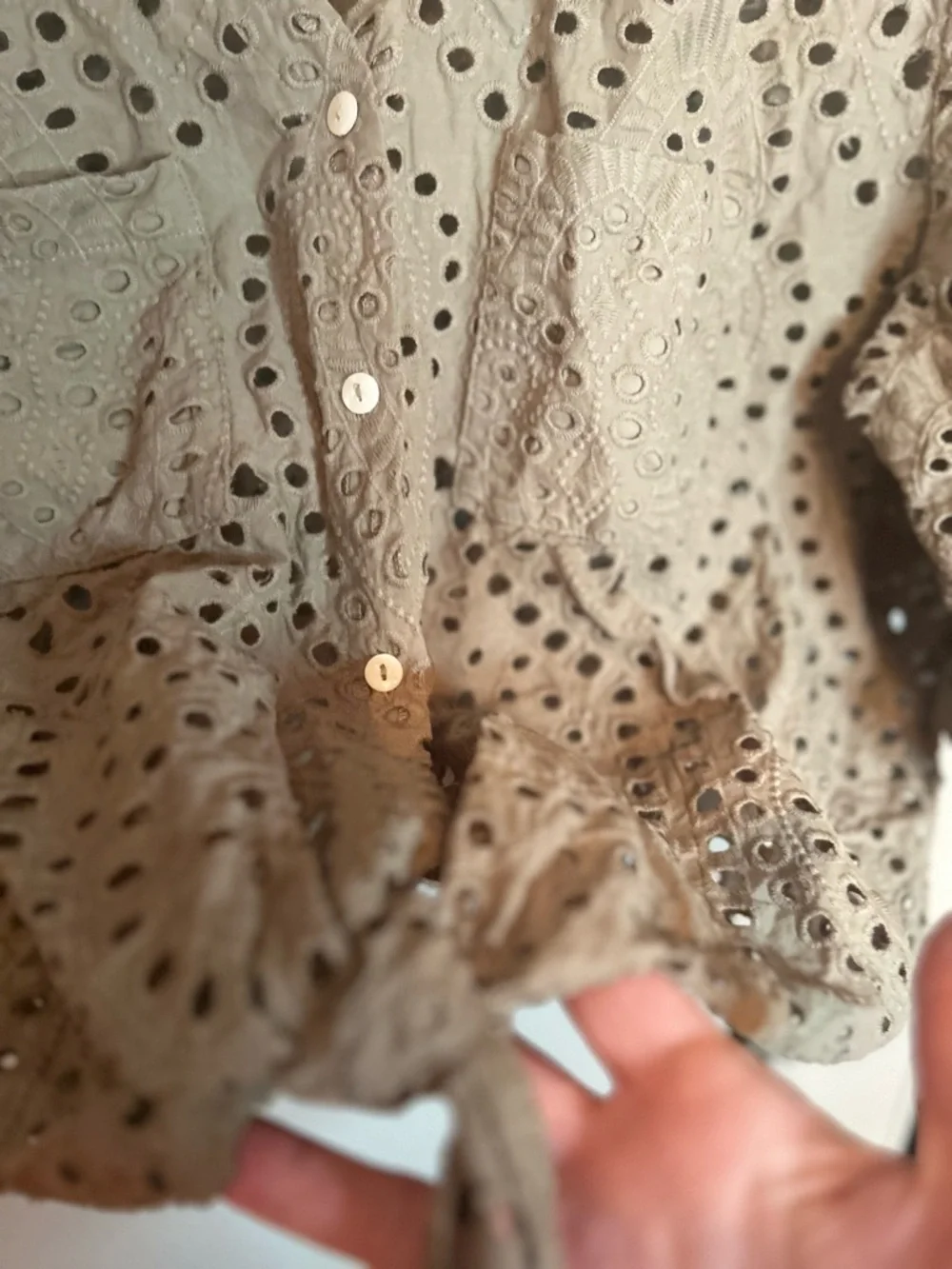 Eyelet blouse - Picture 7 of 9